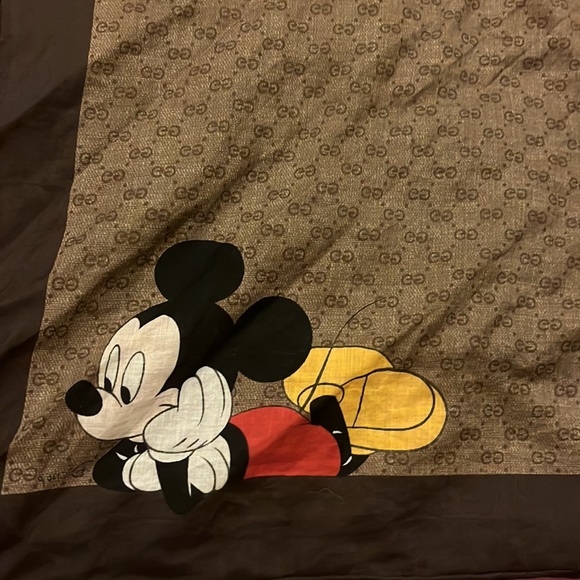 Gucci x Mickey Scarf - Picture 2 of 3